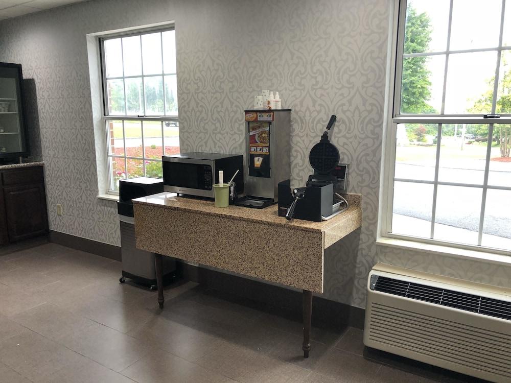 Quality Inn Dublin I-81 Bagian luar foto