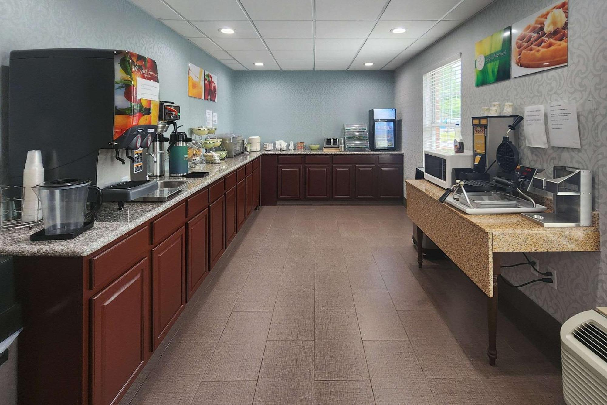 Quality Inn Dublin I-81 Bagian luar foto