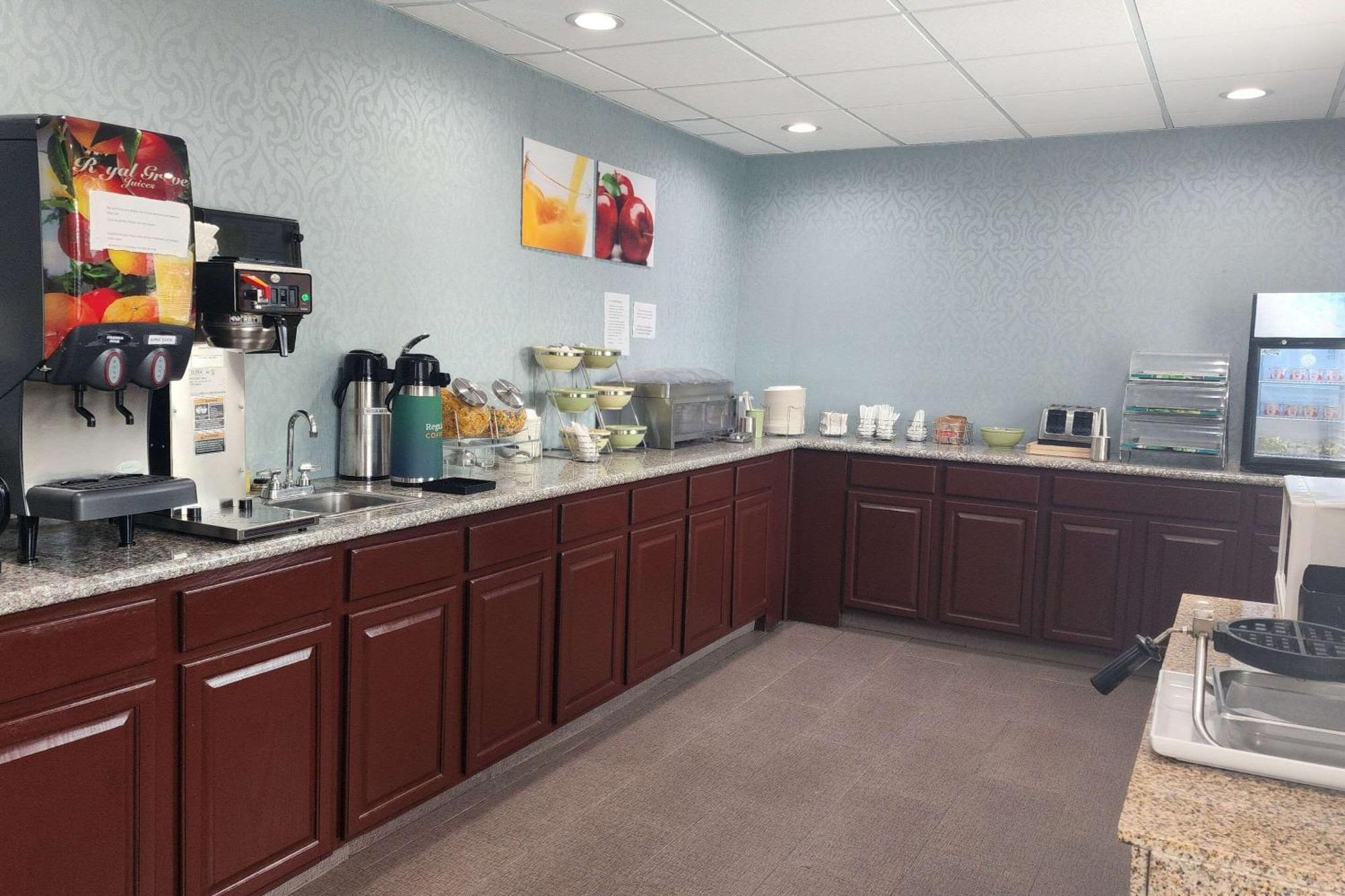 Quality Inn Dublin I-81 Bagian luar foto