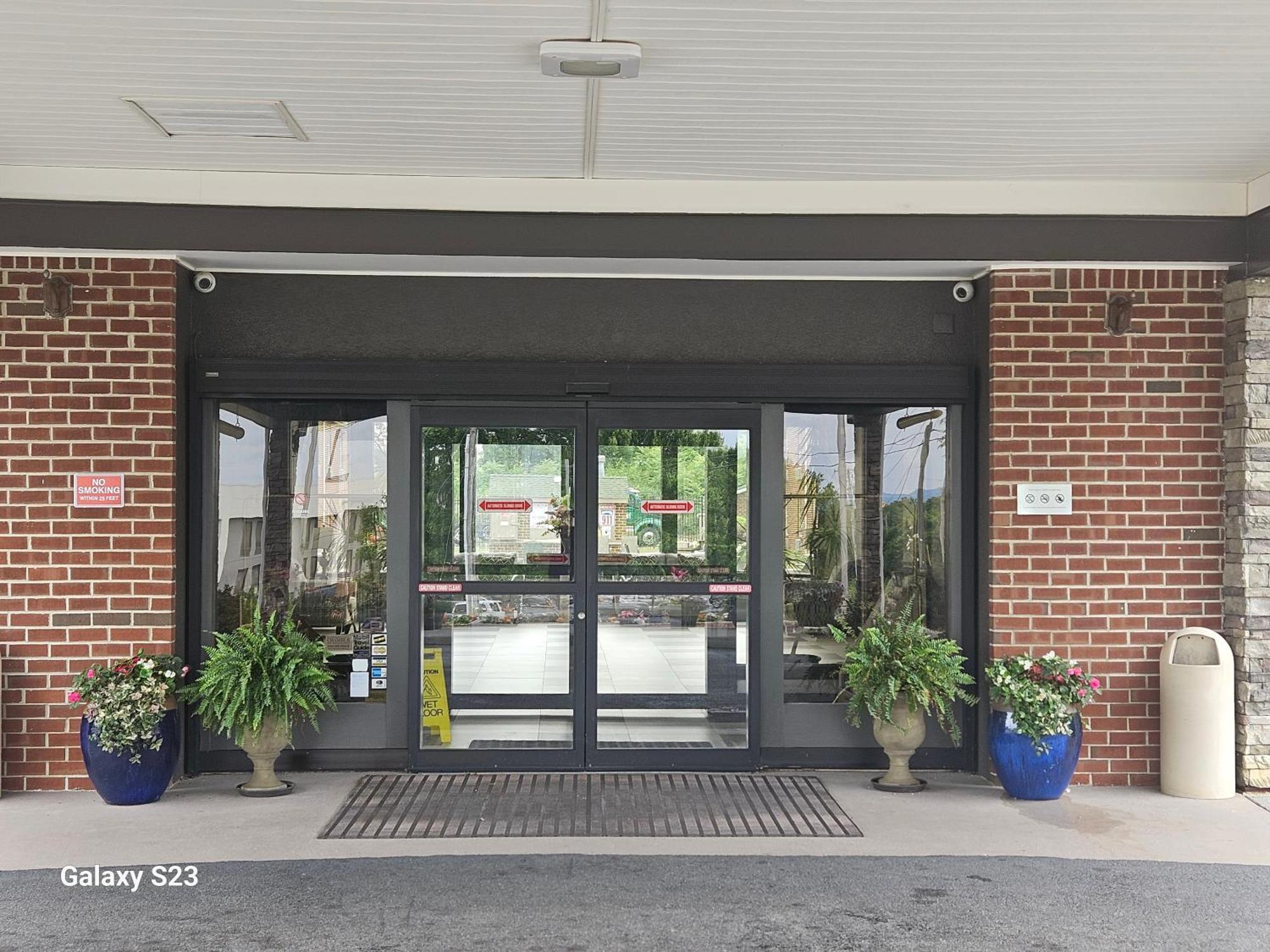 Quality Inn Dublin I-81 Bagian luar foto