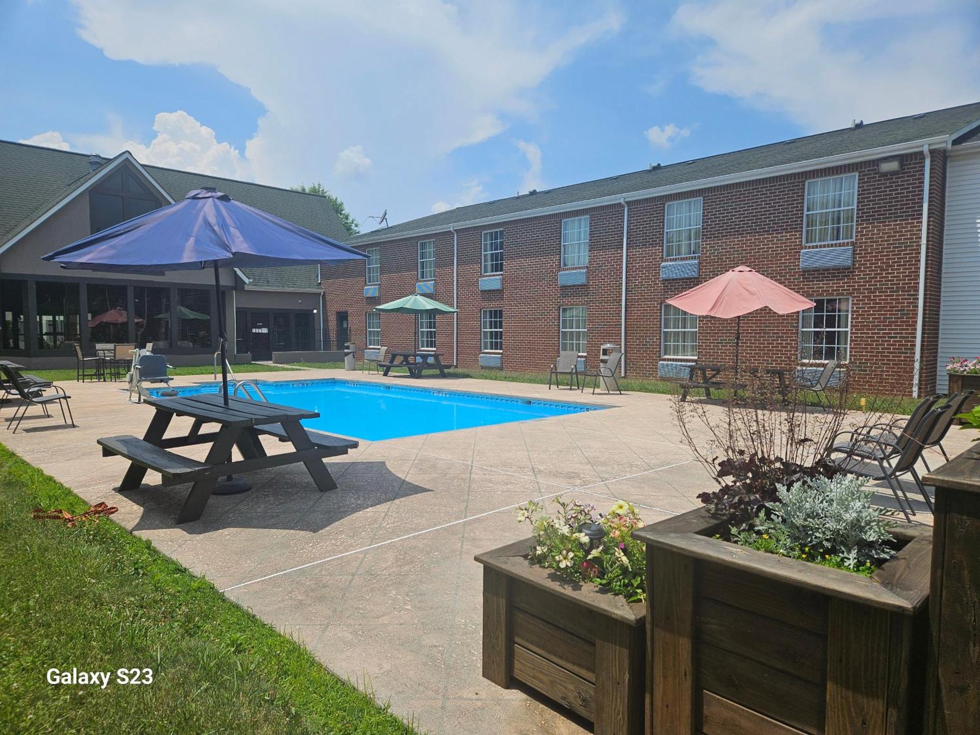 Quality Inn Dublin I-81 Bagian luar foto