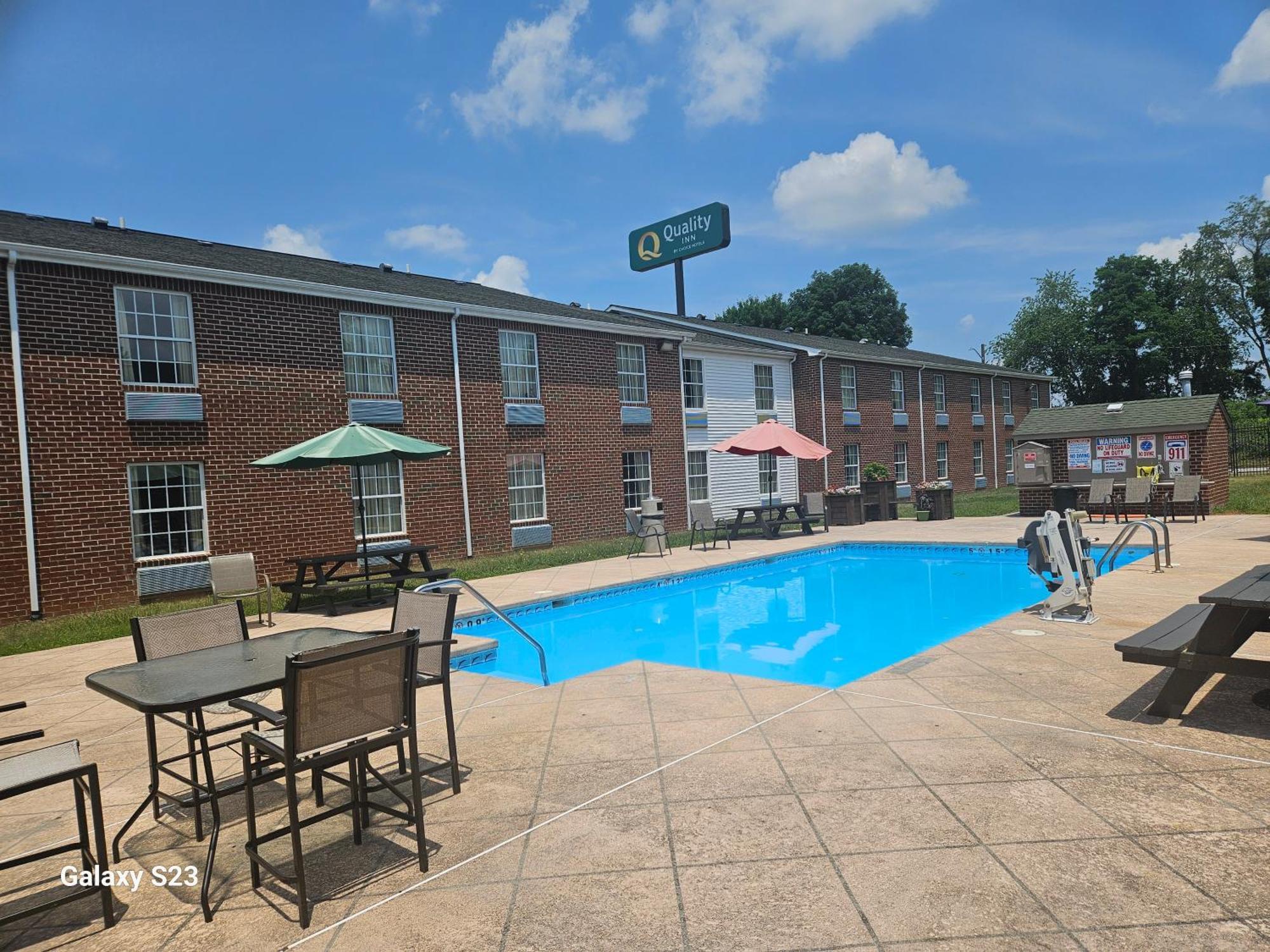 Quality Inn Dublin I-81 Bagian luar foto