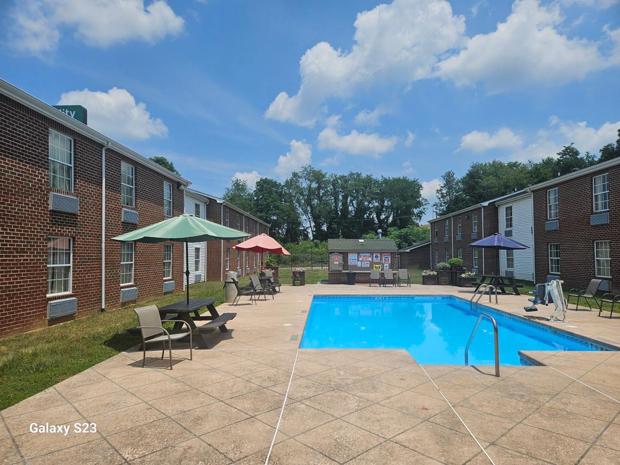 Quality Inn Dublin I-81 Bagian luar foto