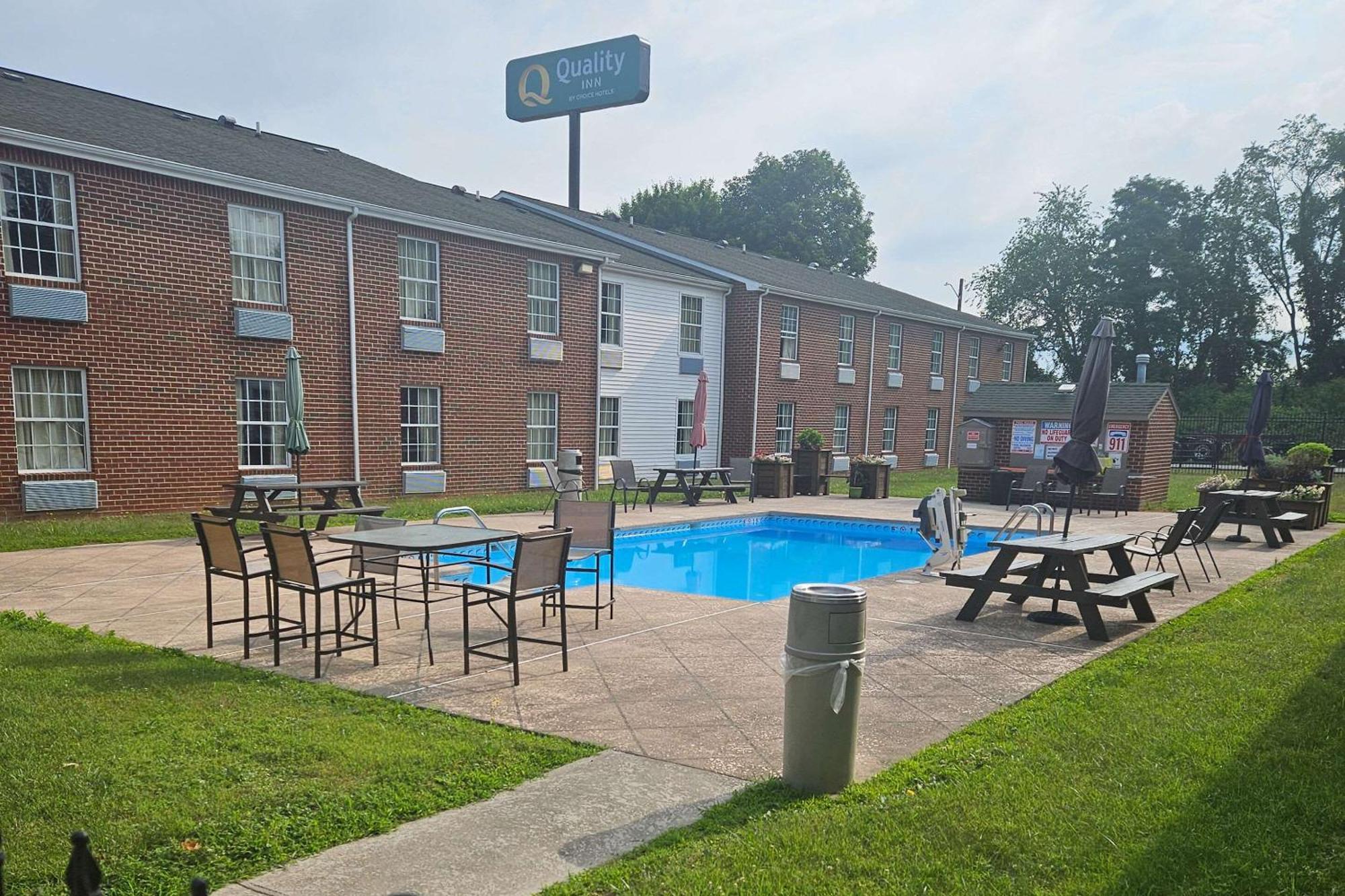 Quality Inn Dublin I-81 Bagian luar foto